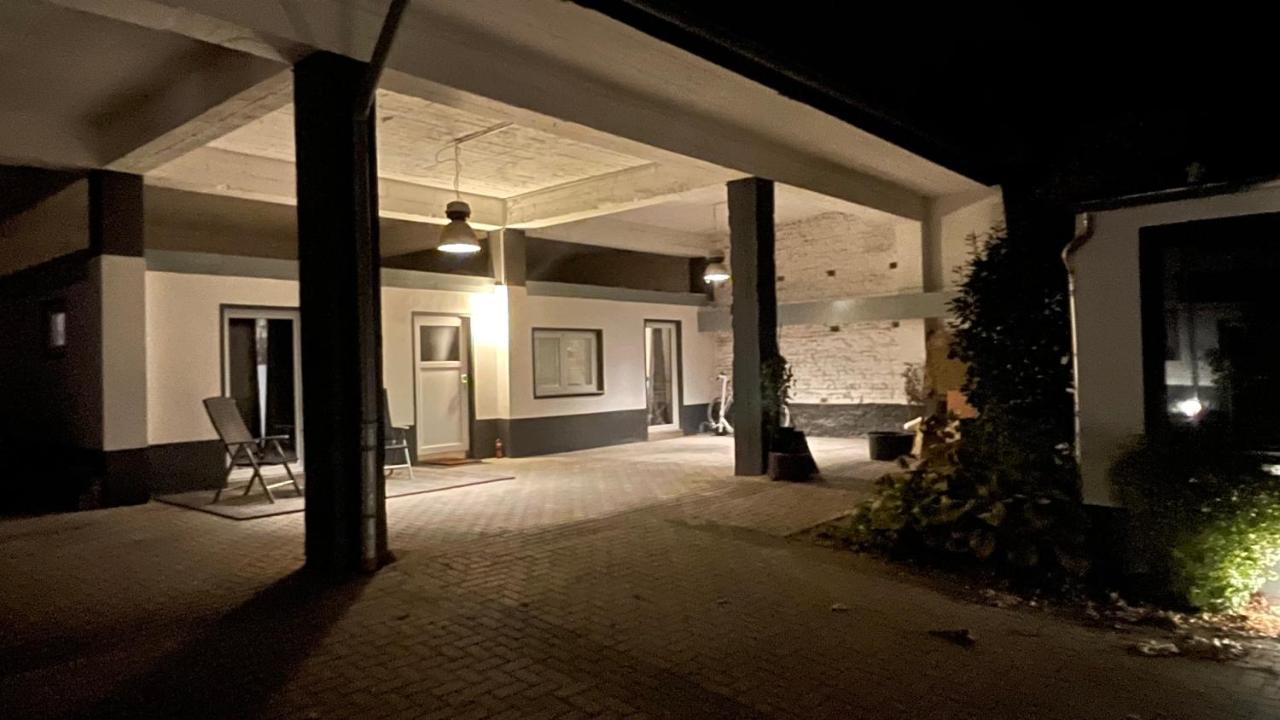 Oase Im Gruenen Hinterhof, Eg, Ruhe, Terrasse, Carport, Free Paytv, Kaffee&Tee, Fahrraeder Duisburg Exterior foto